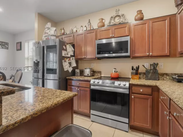 Продажа дома по адресу 3379 NE 1st St - фото 8866324