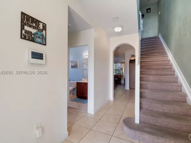 Продажа дома по адресу 3379 NE 1st St - фото 8866312