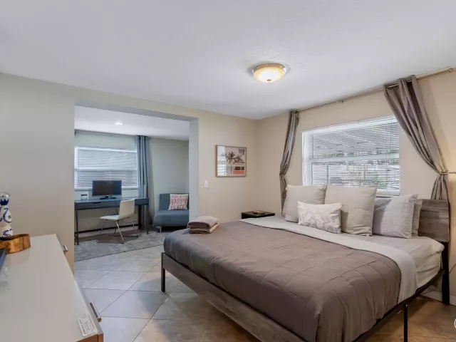 Продажа дома по адресу 2012 SW 4th Avenue - фото 8865290