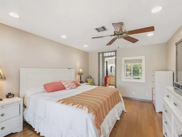Продажа дома по адресу 1401 SW 28th Terrace - фото 9358349