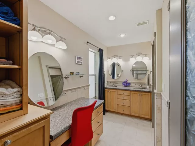 Продажа дома по адресу 1401 SW 28th Terrace - фото 9358350