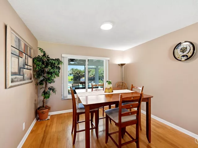 Продажа дома по адресу 1401 SW 28th Terrace - фото 9358357