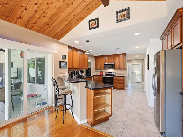 Продажа дома по адресу 1401 SW 28th Terrace - фото 9358363