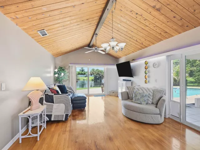 Продажа дома по адресу 1401 SW 28th Terrace - фото 9358364