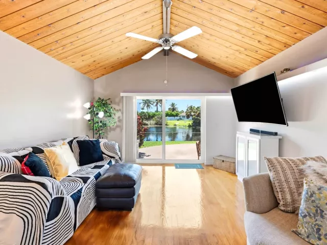 Продажа дома по адресу 1401 SW 28th Terrace - фото 9358365