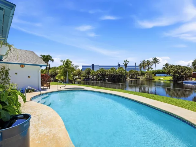 Продажа дома по адресу 1401 SW 28th Terrace - фото 9358370
