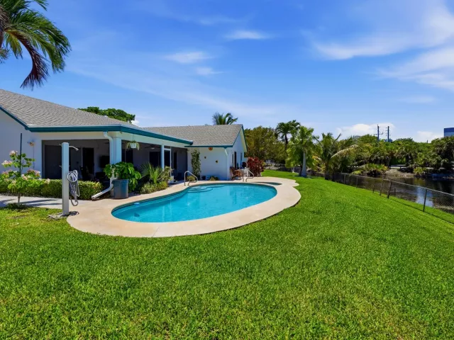Продажа дома по адресу 1401 SW 28th Terrace - фото 9358380