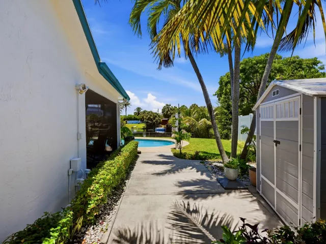 Продажа дома по адресу 1401 SW 28th Terrace - фото 9358383
