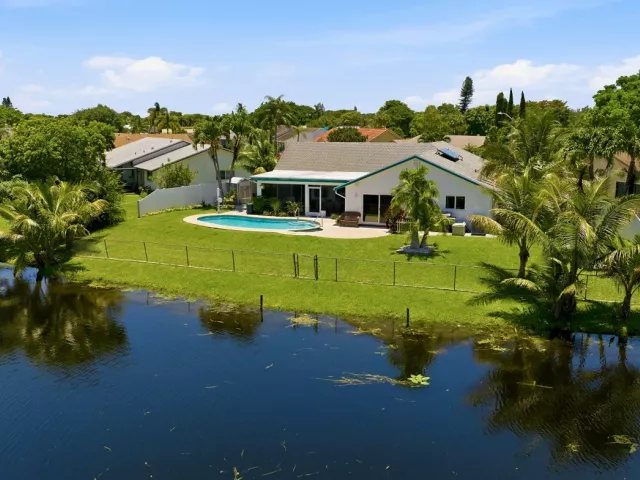 Продажа дома по адресу 1401 SW 28th Terrace - фото 9358385