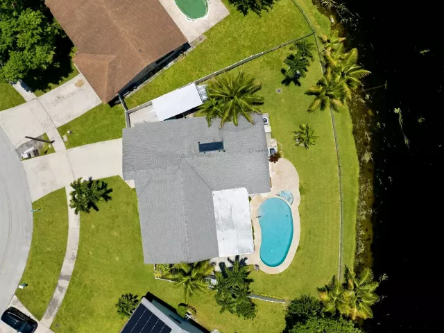 Продажа дома по адресу 1401 SW 28th Terrace - фото 9358389