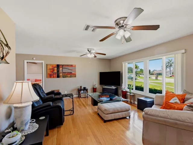 Продажа дома по адресу 1401 SW 28th Terrace - фото 9358345