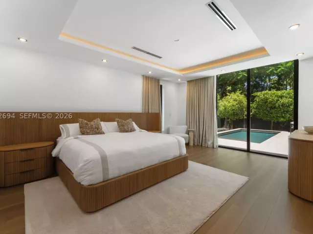 Продажа дома по адресу 661 NE 120th St - фото 8885624