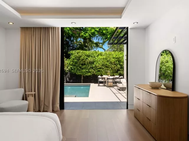 Продажа дома по адресу 661 NE 120th St - фото 8885625
