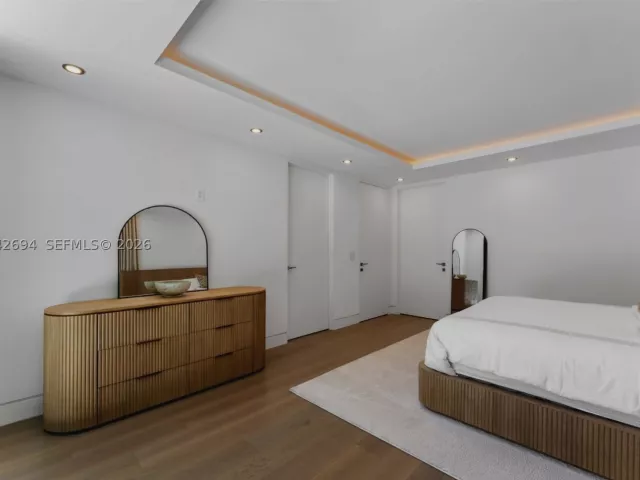 Продажа дома по адресу 661 NE 120th St - фото 8885626