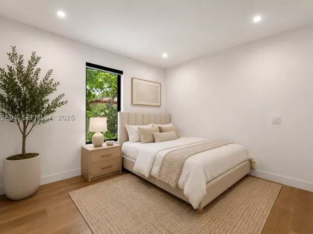 Продажа дома по адресу 661 NE 120th St - фото 8885630