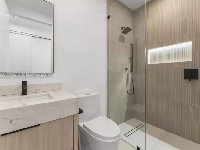 Продажа дома по адресу 661 NE 120th St - фото 8885631