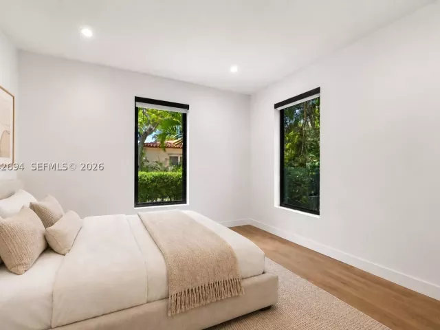 Продажа дома по адресу 661 NE 120th St - фото 8885632