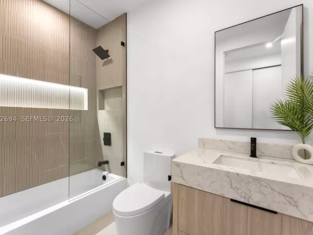Продажа дома по адресу 661 NE 120th St - фото 8885633