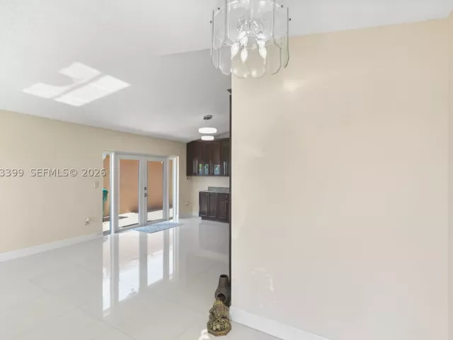 Продажа дома по адресу 910 SW 140th Ave - фото 8897047