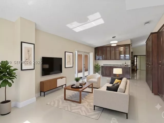 Продажа дома по адресу 910 SW 140th Ave - фото 8897048