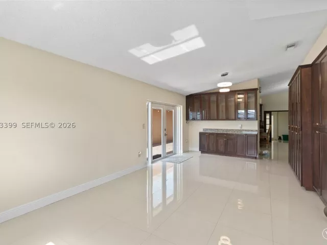 Продажа дома по адресу 910 SW 140th Ave - фото 8897049
