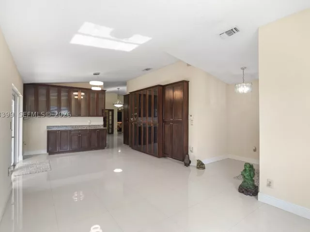 Продажа дома по адресу 910 SW 140th Ave - фото 8897051