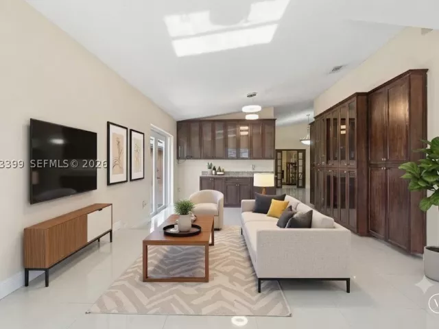 Продажа дома по адресу 910 SW 140th Ave - фото 8897052