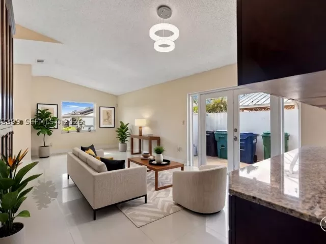 Продажа дома по адресу 910 SW 140th Ave - фото 8897055
