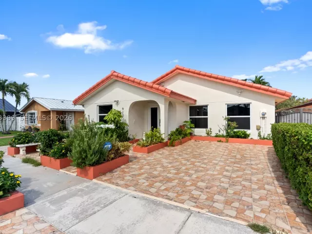 Продажа дома по адресу 910 SW 140th Ave - фото 8897038
