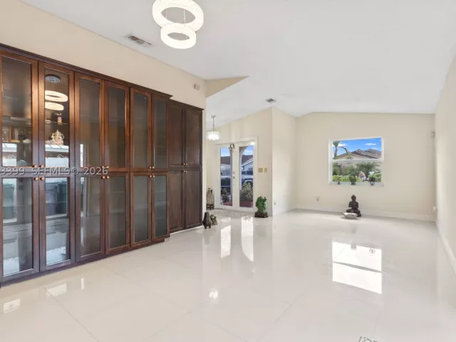 Продажа дома по адресу 910 SW 140th Ave - фото 8897056