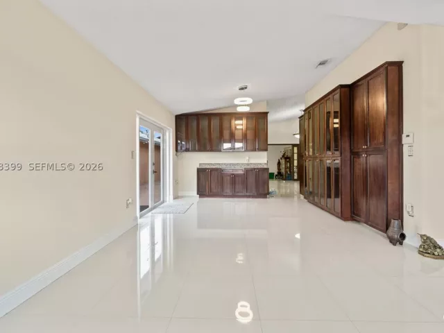 Продажа дома по адресу 910 SW 140th Ave - фото 8897057