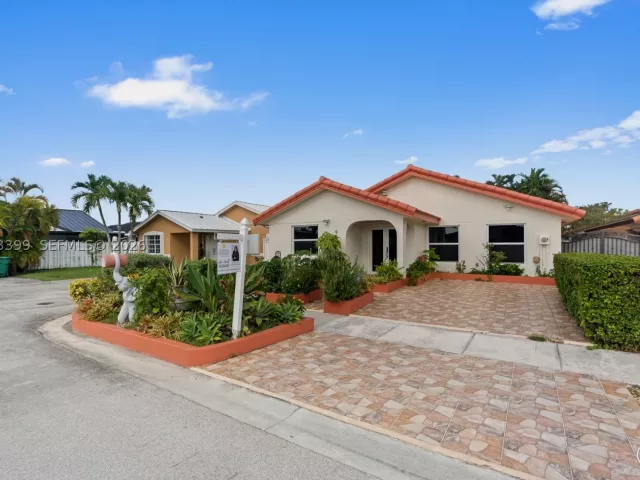 Продажа дома по адресу 910 SW 140th Ave - фото 8897039
