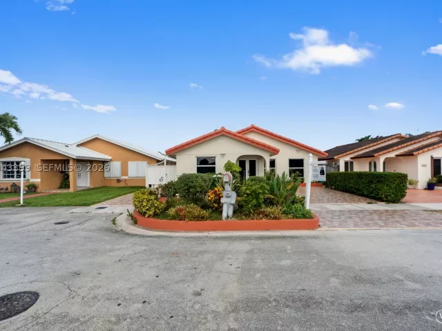 Продажа дома по адресу 910 SW 140th Ave - фото 8897040