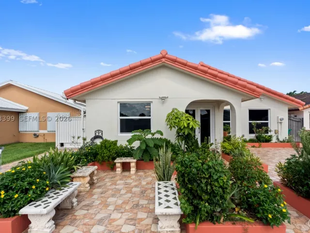 Продажа дома по адресу 910 SW 140th Ave - фото 8897041