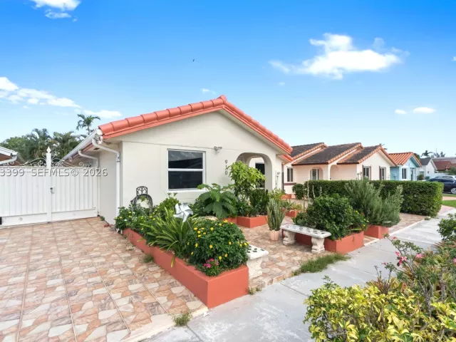Продажа дома по адресу 910 SW 140th Ave - фото 8897043