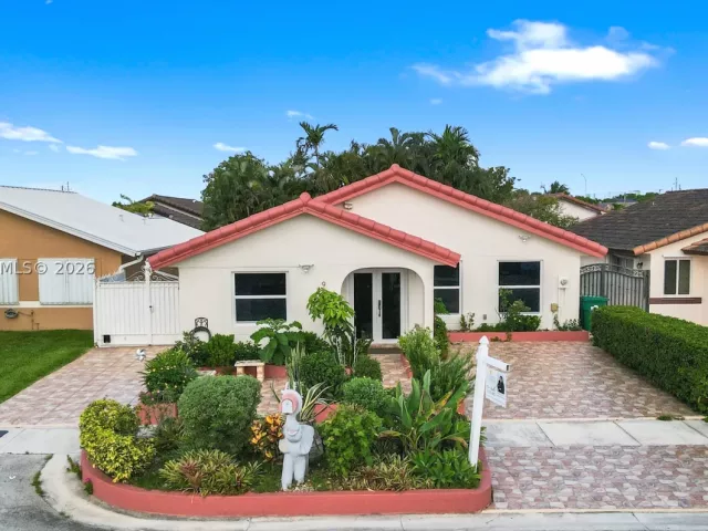 Продажа дома по адресу 910 SW 140th Ave - фото 8897044