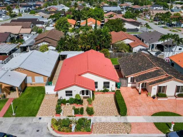 Продажа дома по адресу 910 SW 140th Ave - фото 8897045