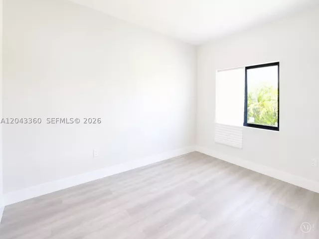 Продажа дома по адресу 13720 NE 2nd Court - фото 8882621
