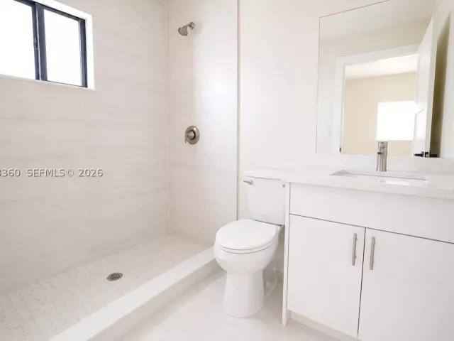 Продажа дома по адресу 13720 NE 2nd Court - фото 8882627