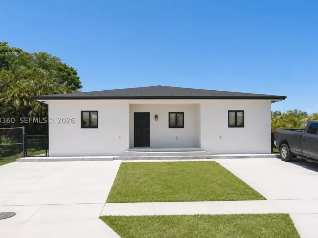 Продажа дома по адресу 13720 NE 2nd Court - фото 8882614