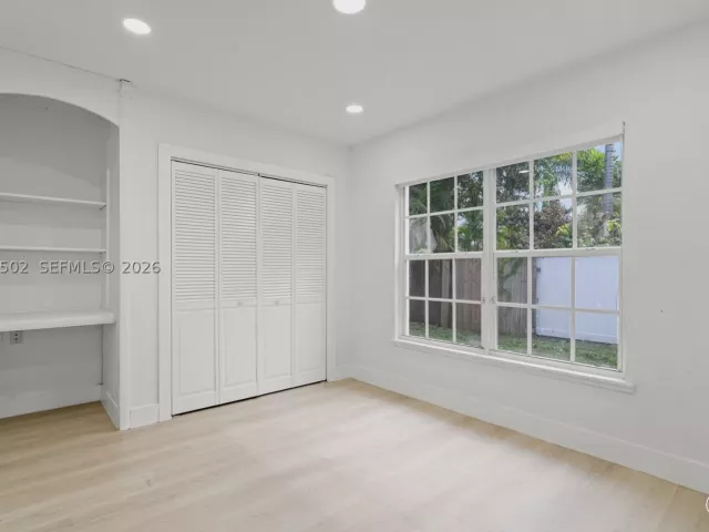 Продажа дома по адресу 1521 NE 5th Ter - фото 9275587