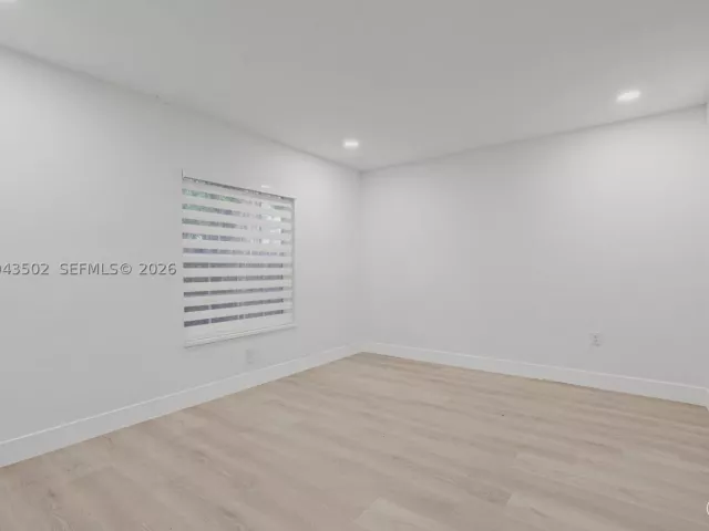 Продажа дома по адресу 1521 NE 5th Ter - фото 9275589