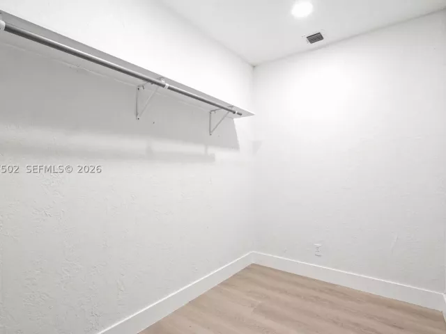 Продажа дома по адресу 1521 NE 5th Ter - фото 9275594