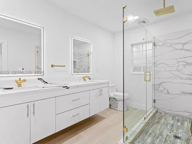 Продажа дома по адресу 1521 NE 5th Ter - фото 9275595