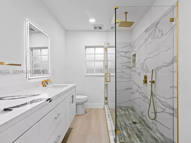 Продажа дома по адресу 1521 NE 5th Ter - фото 9275596