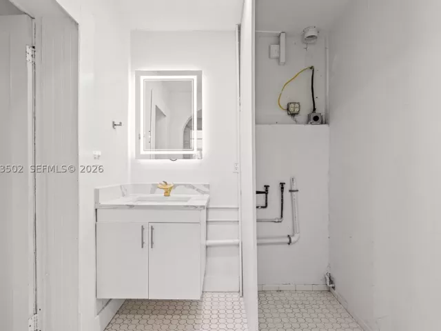 Продажа дома по адресу 1521 NE 5th Ter - фото 9275601