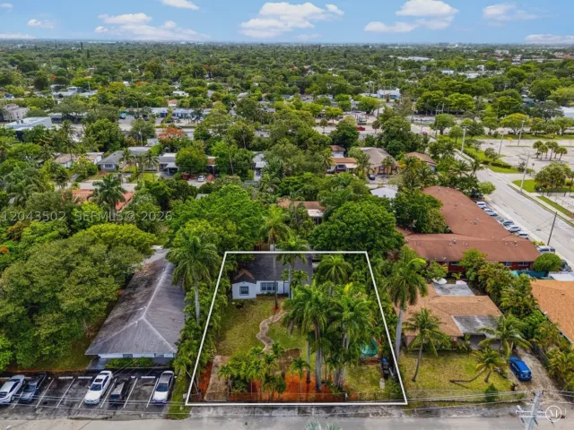 Продажа дома по адресу 1521 NE 5th Ter - фото 9275606