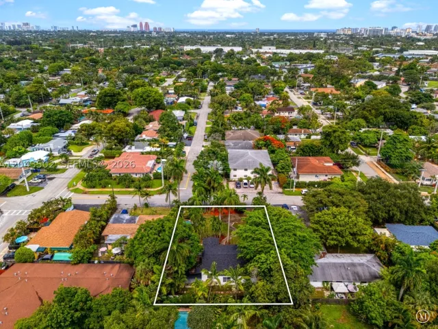 Продажа дома по адресу 1521 NE 5th Ter - фото 9275609