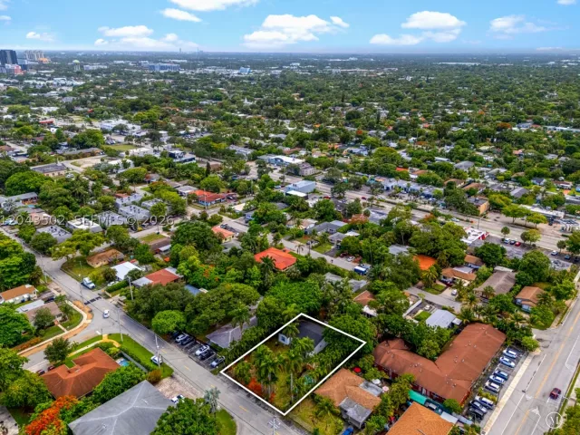 Продажа дома по адресу 1521 NE 5th Ter - фото 9275611