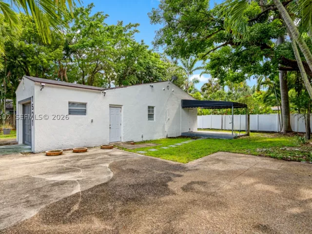 Продажа дома по адресу 1521 NE 5th Ter - фото 9275567